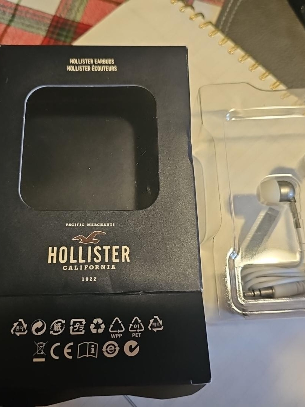 Hollister White Wired Earbuds with 3.5mm Plug